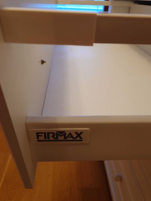 Komplet białych szafek w b. dobrym stanie