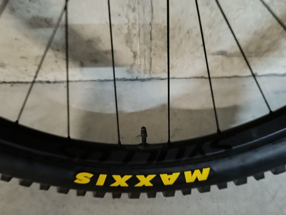Par de rodas 29 Syncross Revelstoke 2.0 com pneus (excelente estado)