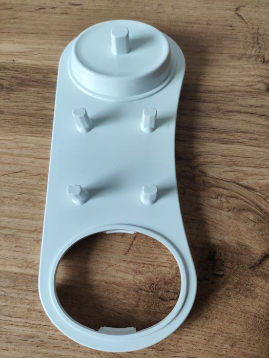 Stojak na szczoteczkę Oral-B plus cztery osłonki na końcówki