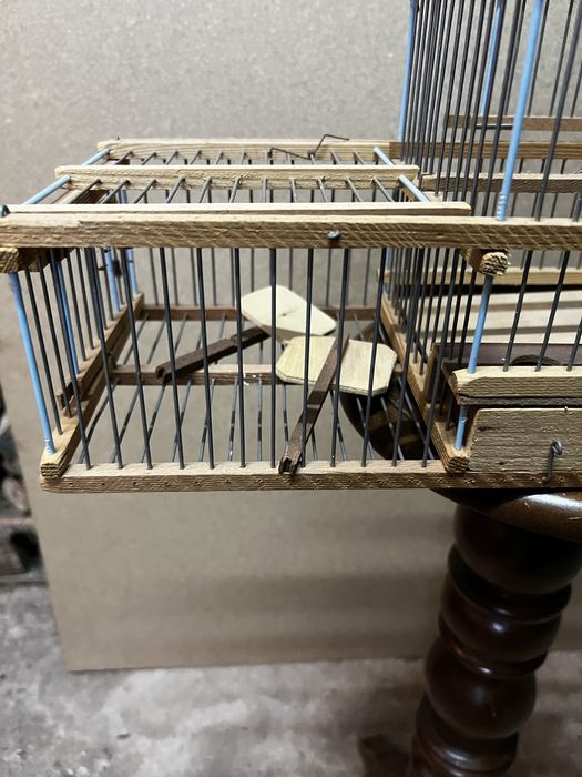 Gaiola artesanal com 3 tampas com chamariz