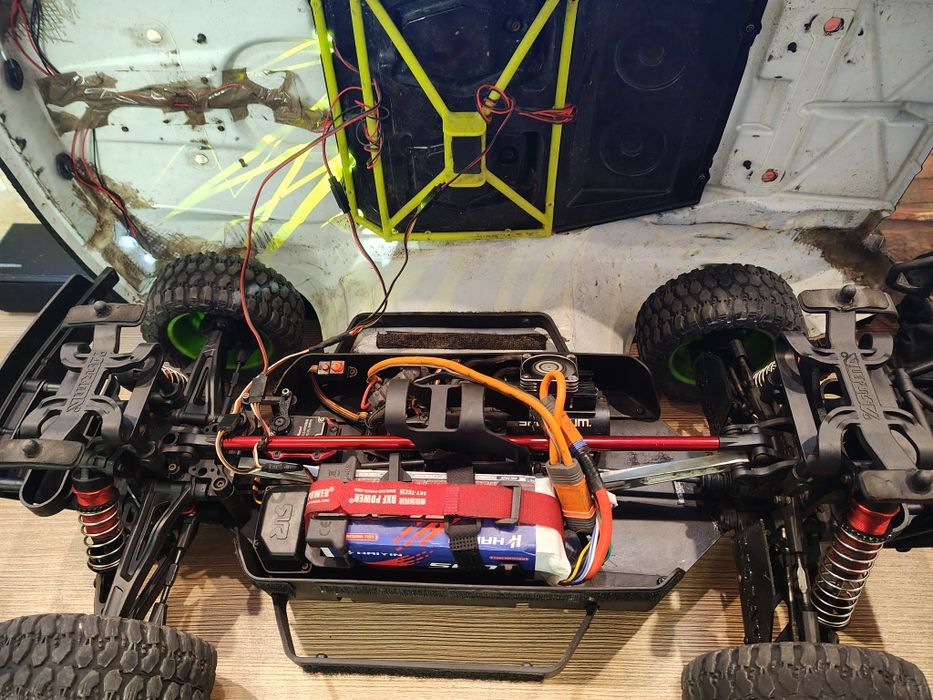 Model RC Arrma mojave 6s 1:7  upgrade