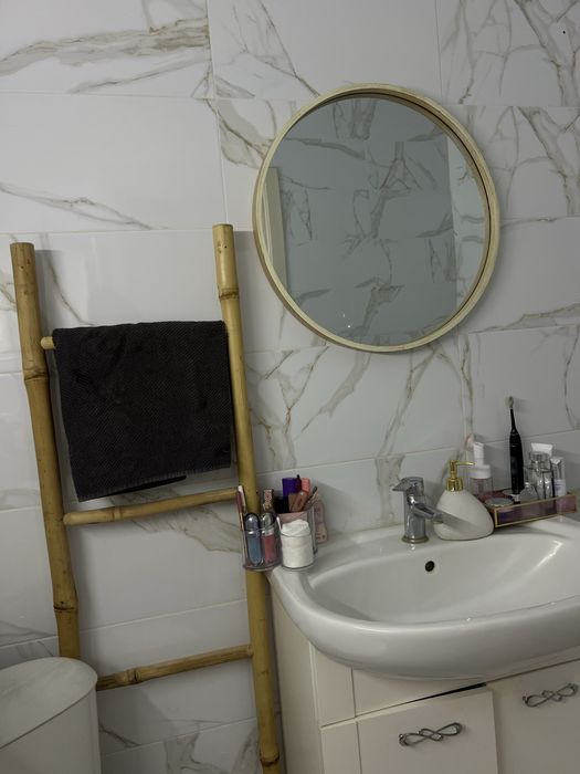 Бежевое  деревянное