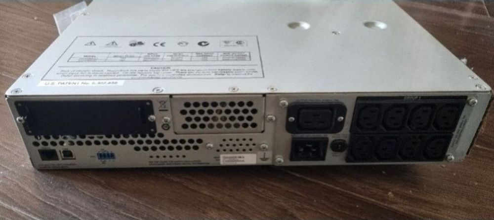 Zasilacz UPS APC SMT2200RMI2U, Nowe akumulatory !