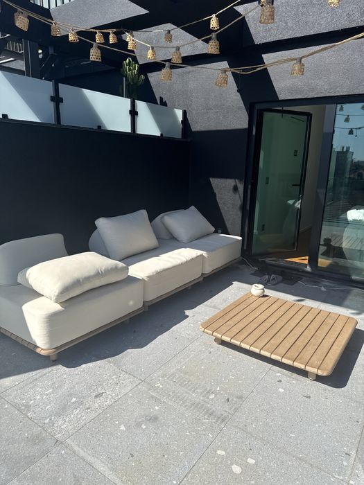 Conjunto de jardim com sofá modular de 3 peças e mesa