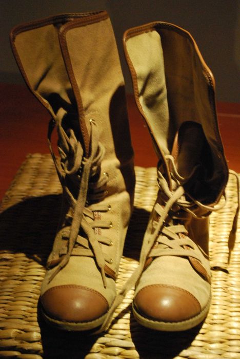 Botas Fabricadas Vietnam com Ponteiras e Calcanhar em Couro N.º 37/38