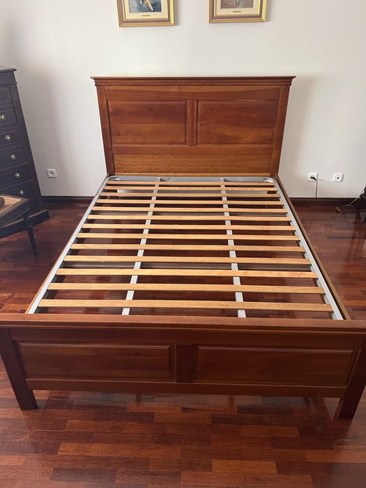 Vende-se cama em madeira