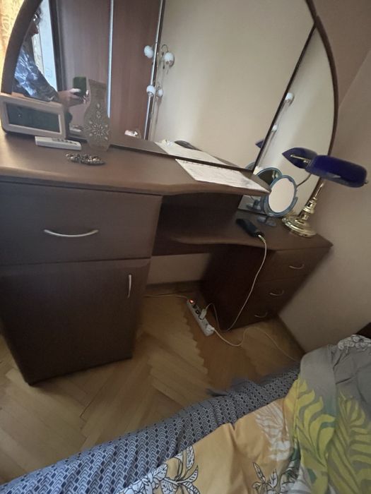 Туалетний столик з великим дзеркалом  1000 грн