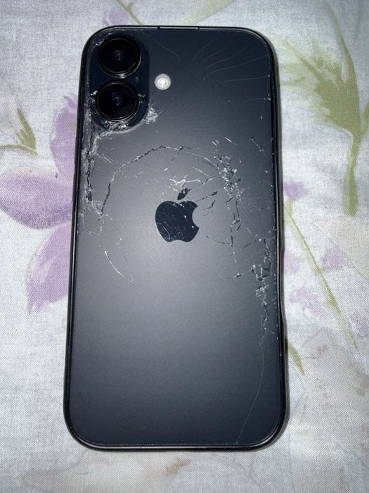 iPhone 16 128GB Preto - Traseira partida