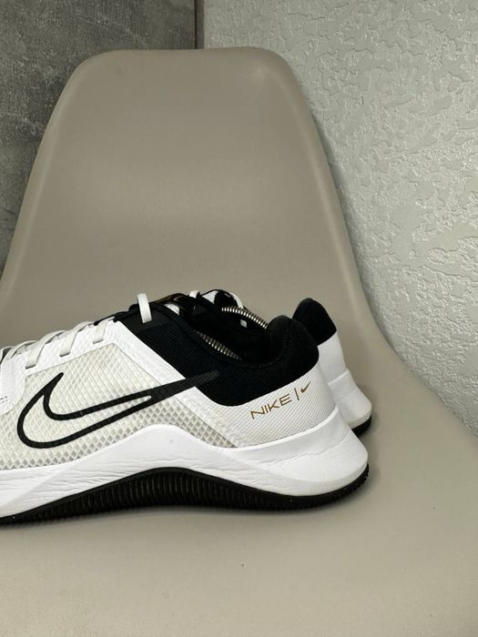 Кросівки Nike.