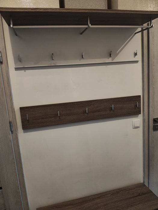 Wieszaki i szafka na buty do przedpokoju