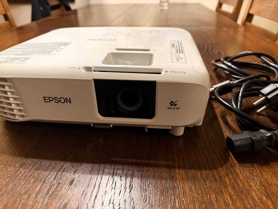 Rzutnik Epson EH-TW740