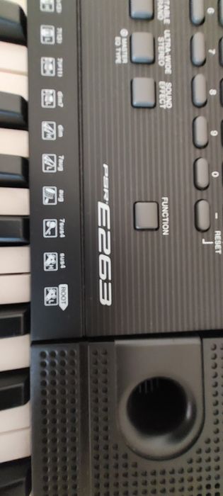 Teclado yamaha PSR E263 + suporte + banco
