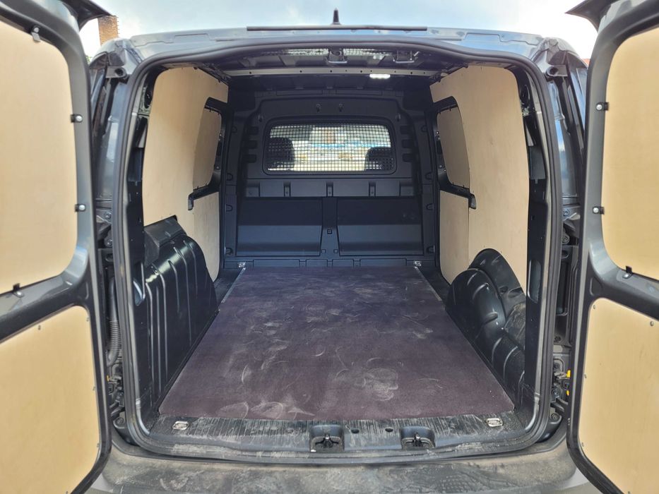 Zabudowa VW Caddy, podłoga boki MONTAŻ