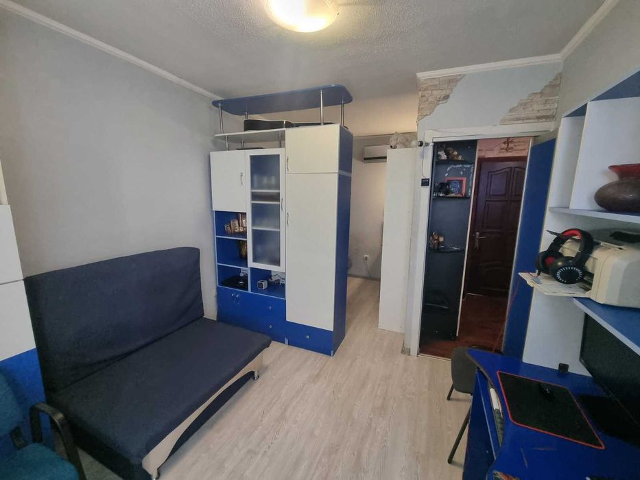 Продам 1 кім кв. вул. Копилівська  10 а на Куренівці