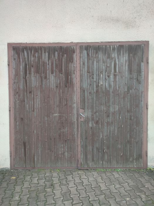 Drzwi garażowe dwuskrzydłowe