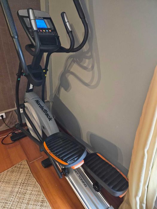 Elíptica NordicTrack E7.1 iFit – Power Ramp 20° – Excelente Estado
