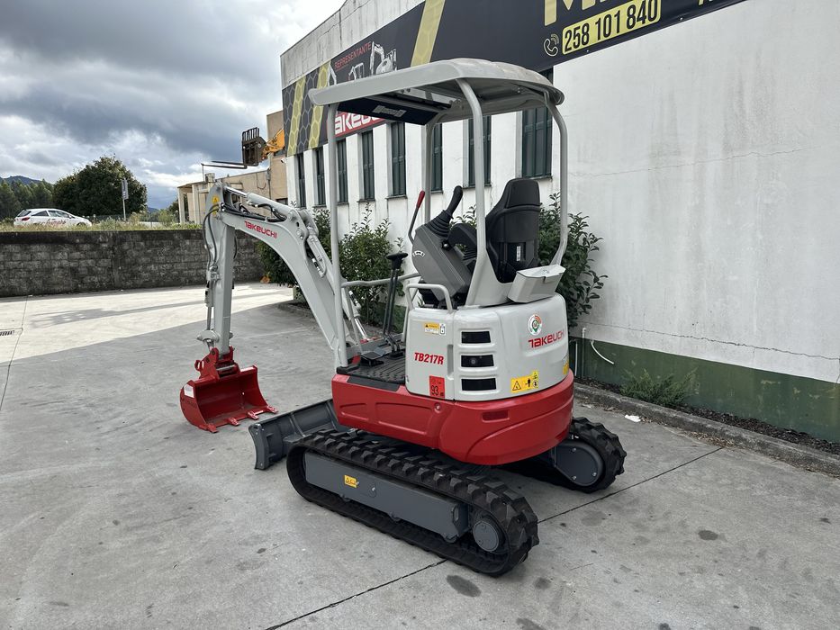 Mini-giratória TAKEUCHI TB217