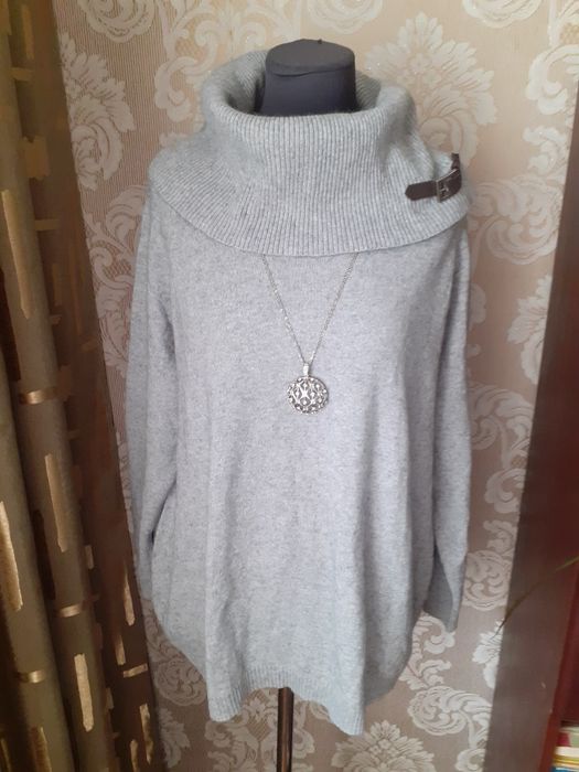 Чудовий, теплий світер! Розмір 58-62!