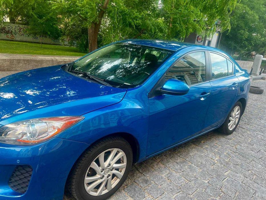 Mazda 3 автомобіль