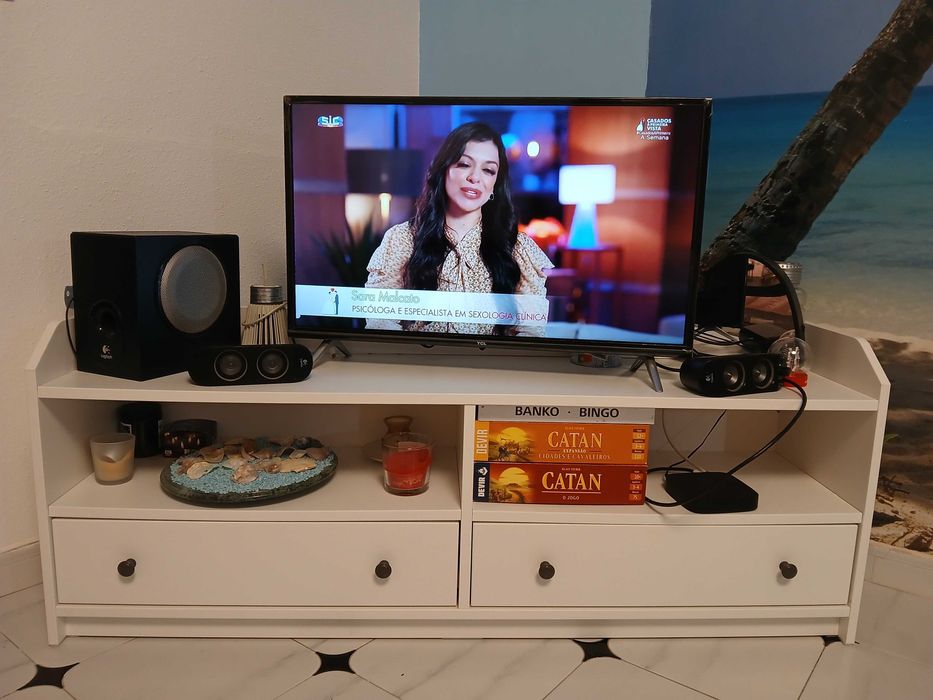 Móvel de televisão IKEA HAUGA como novo!