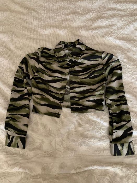 Camisa crop com padrão