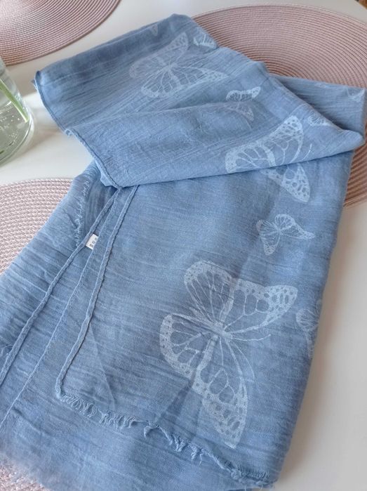 Szal niebieski w motyle