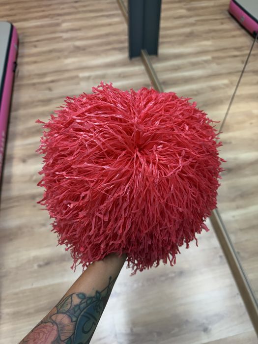 Pompon cheerleaderka czerwony / dostępne 10 szt.