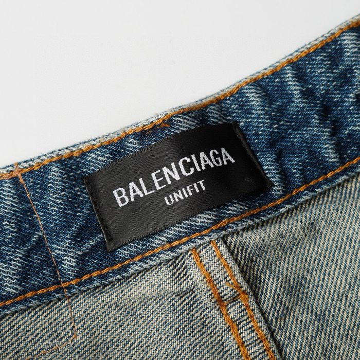 Шорти Balenciaga