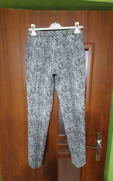 Garnitur damski czarny w wężowy wzór rozmiar 34