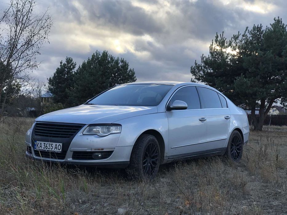 Автомайданчикам прохання не дзвонити і не турбувати !!!
Продам  пассат  б6 2006 року випуску мотор BVZ  2.0 FSI.  В нашій родині  з червня 2020 року на той час пробіг був 211 тисяч км. В 2021  липні авто  був пофарбований .  ТО - робилося кожні 8 тис. Км. Мастило заливав Motul 5 w 40 . Вся інша інформація ремонту авто по телефону. Чорні диски продаються с резиною  окремо Ціна 600 $
Продаж авто не термінове. Торг у капота