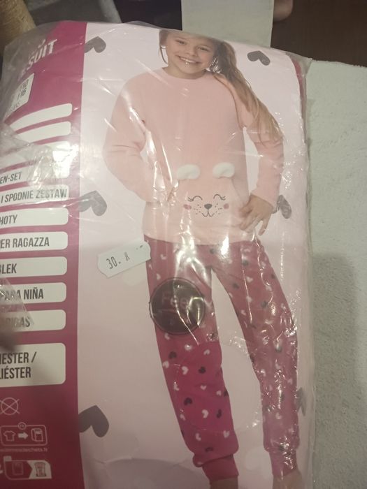 Piżamka misiu 110/116 a skarpetki gratis