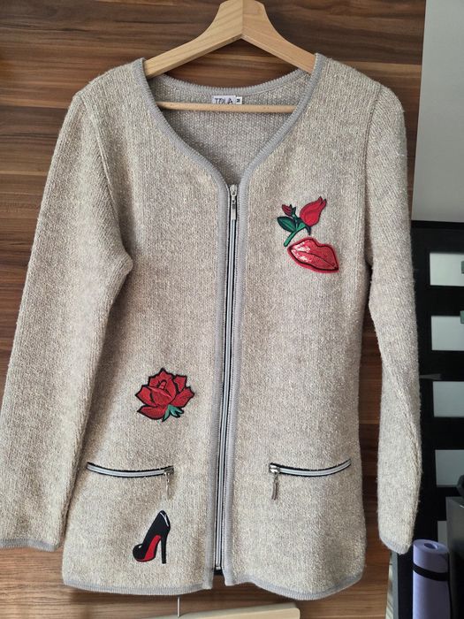 Sweter damskie z naszywkami
