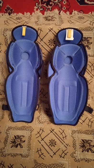 Щитки, наколінники, хокей