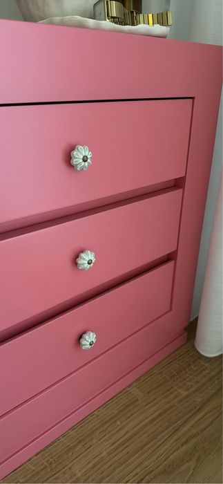 Mesa cabeceira cor de rosa