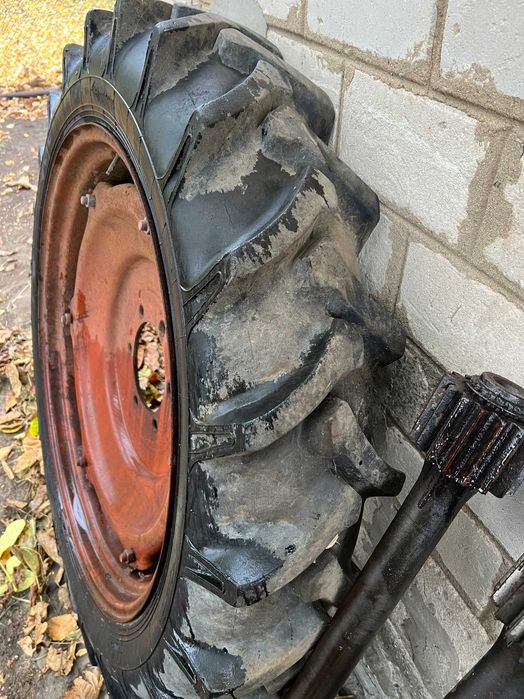 Колесо на трактор т 25 або сівалки СЗ 3,6