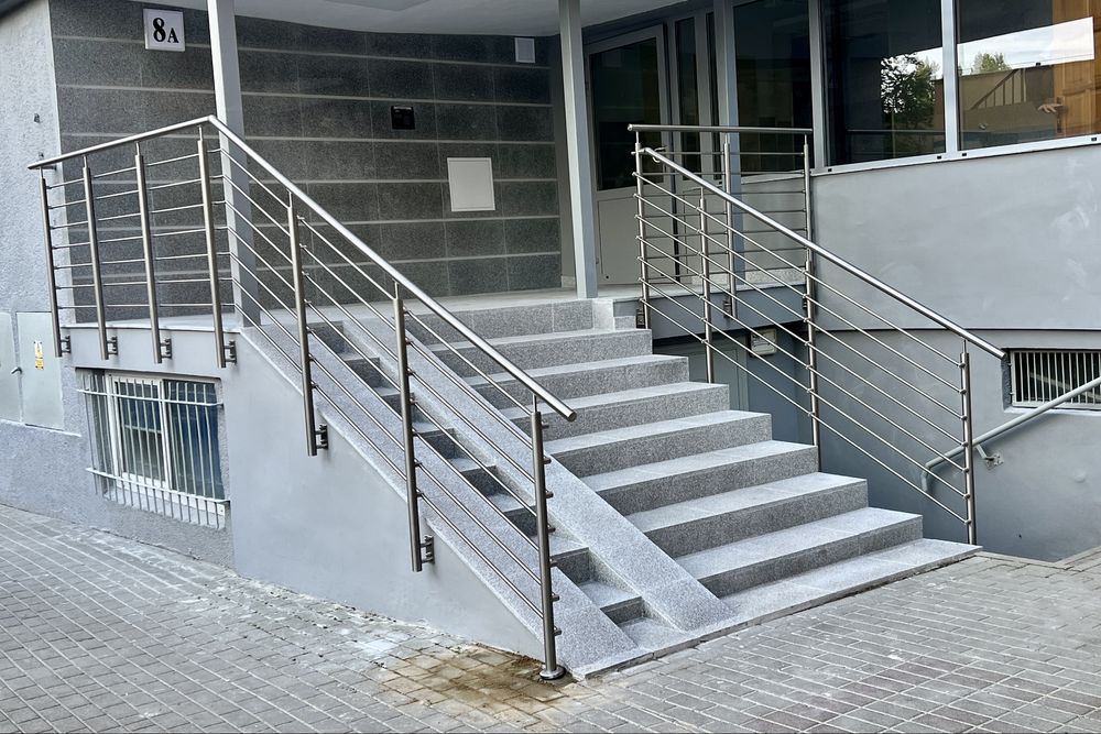 Balustrada szklana ,slupki stal nierdzewna