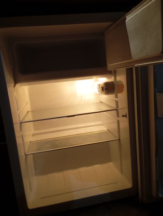 Mini Frigorífico com Congelador – A Funcionar