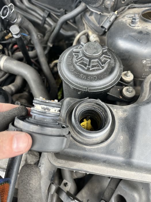Расширительный бачок с крышкой BMW 5 (E60/E61) 6 (E63/E64) 7 (E65/E66/E67) X3 (E83)