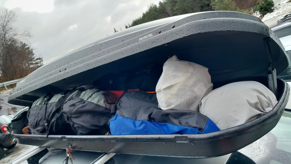 Wypożycz box dachowy Thule Pacific 700 + uchwyty i belki