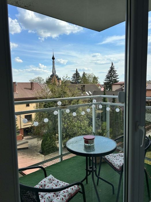 Przytulne mieszkanie z balkonem Hallera