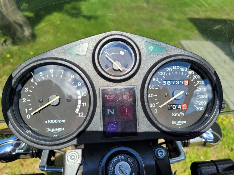 Triumph Sprint 900