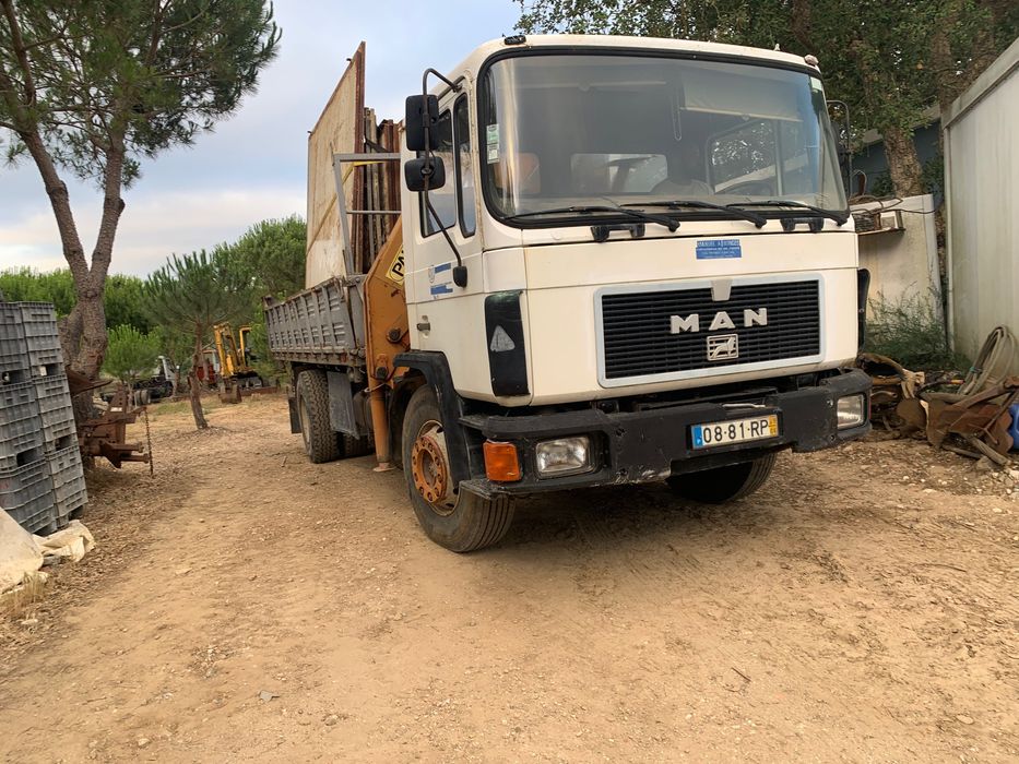 Man 19 com báscula e grua mafra