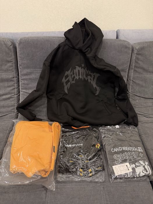 Два худі + дві футболки. Нові.