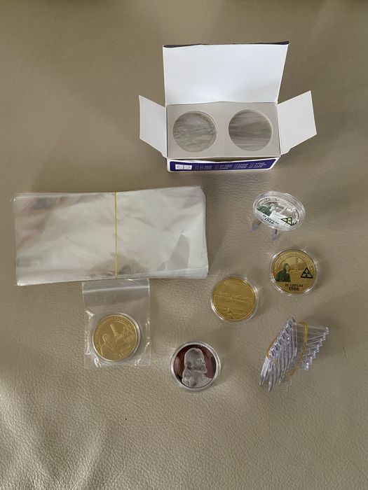 Альбом для монет і купюр 60 / 120 комірок 3х3 / 5.2 х 5.2 см.