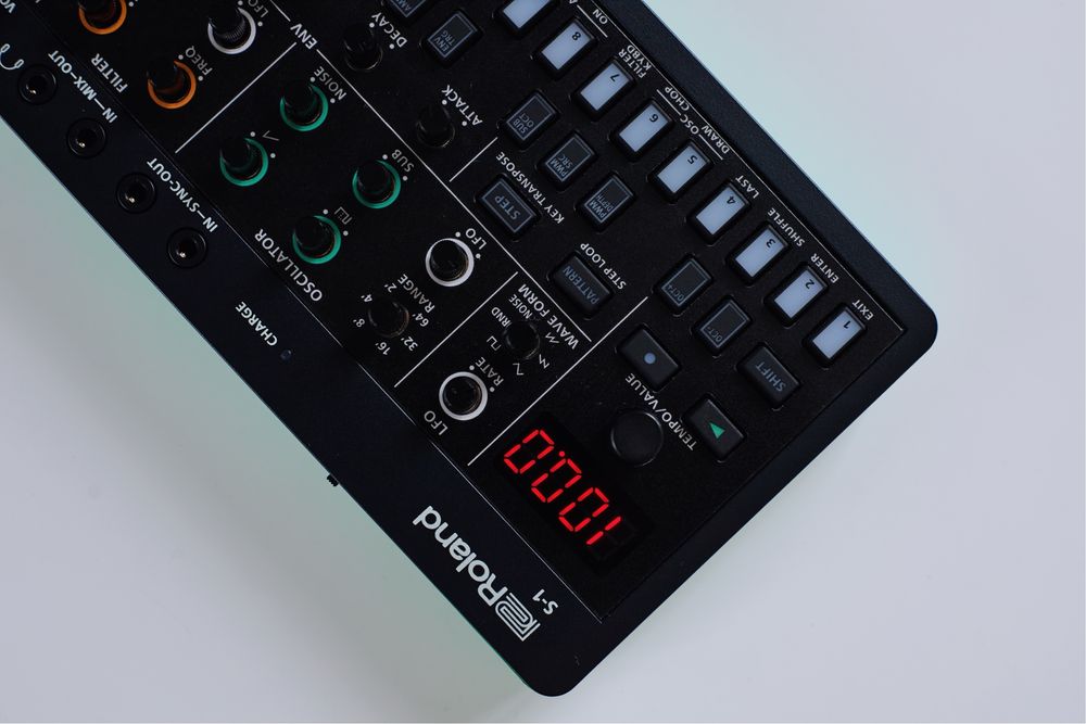 Roland S-1 Tweak Synth - Like New (Warranty until Oct 2027)