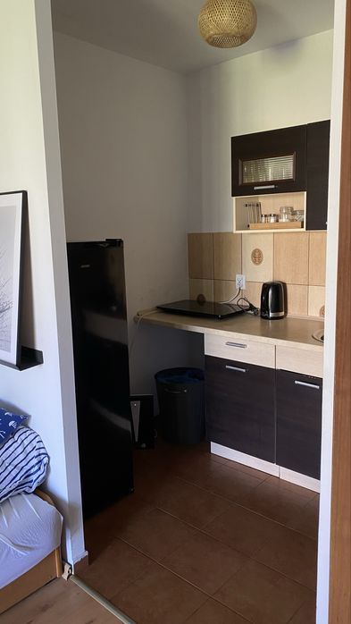 Klimatyczna kawalerka z tarasem w sercu Helu