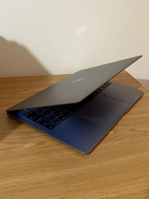 MacBook Air 2018 / 16gb / 256gb