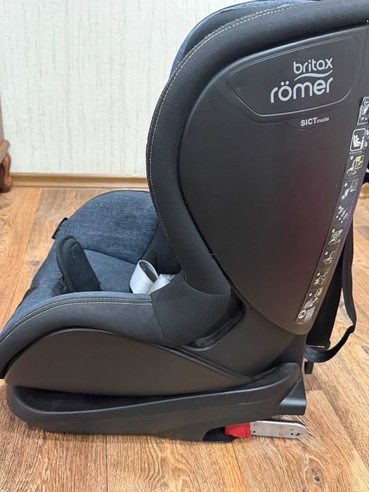 Автокрісло Britax Römer Trifix2 i-Size (Universal, ISOFIX).