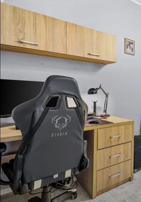 Biurko i szafka nad biurko