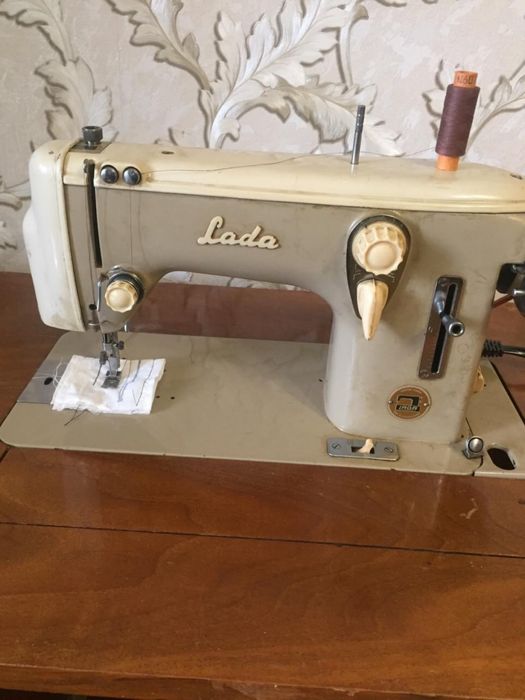 Швейная машинка Лада (Чехословакия) с электроприводом